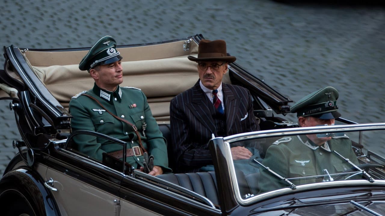 Race still 8